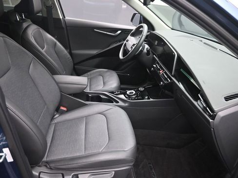 Used 2023 Kia Niro SX Touring FWD image 7