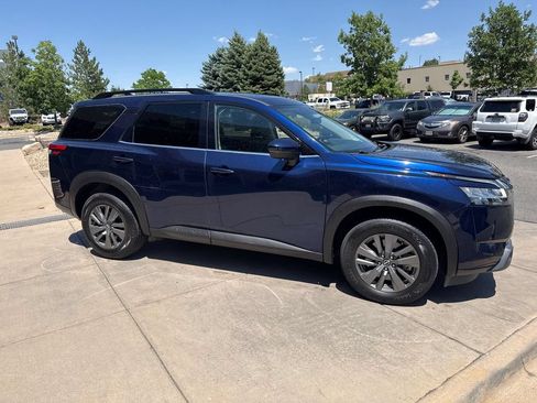 Used 2022 Nissan Pathfinder SV AWD/4WD image 5