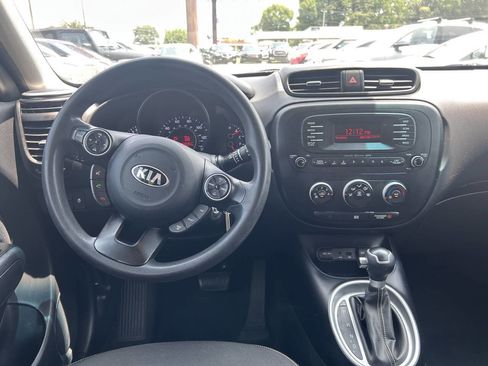 Used 2015 Kia Soul + image 14