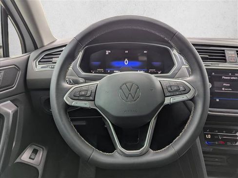 Certified 2023 Volkswagen Tiguan SE FWD image 15
