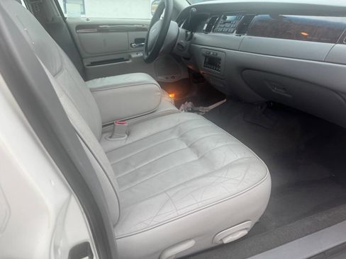 Used 1998 Lincoln Town Car Executive image 14