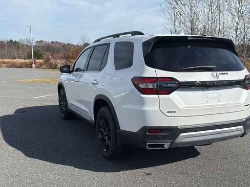 New 2025 Honda Pilot Touring image 10