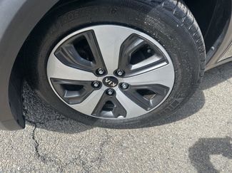 Used 2017 Kia Niro EX video 2