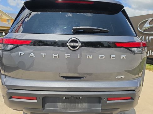 Used 2025 Nissan Pathfinder SV AWD/4WD image 17
