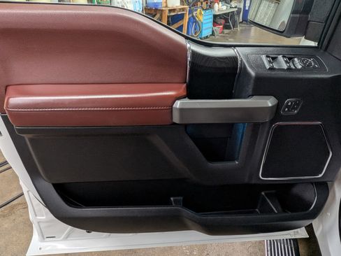 Used 2020 Ford F150 Platinum w/ Equipment Group 701A Luxury image 10