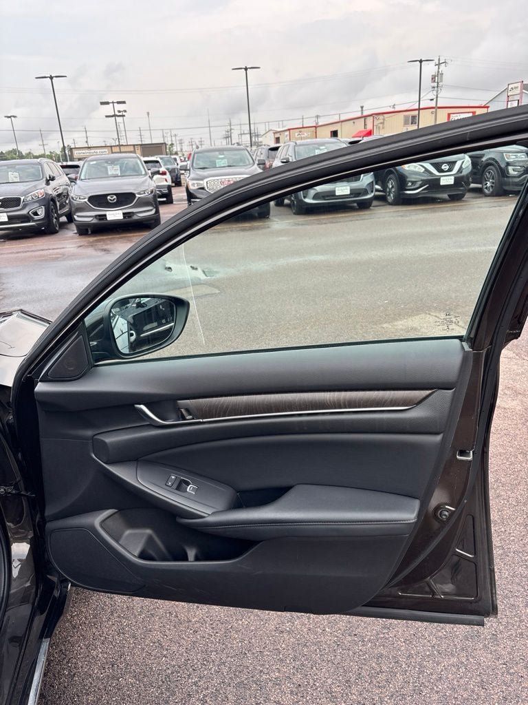 Used 2018 Honda Accord EX image 31