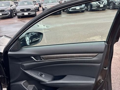 Used 2018 Honda Accord EX image 31