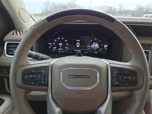 Used 2024 GMC Yukon Denali w/ Advanced Technology Package image 11