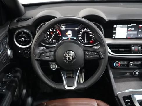 Used 2023 Alfa Romeo Stelvio Ti AWD/4WD image 12