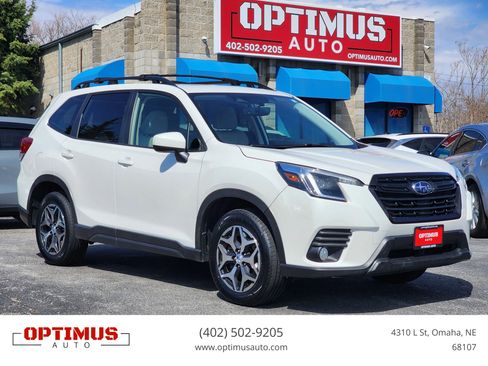 Used 2023 Subaru Forester Premium image 1