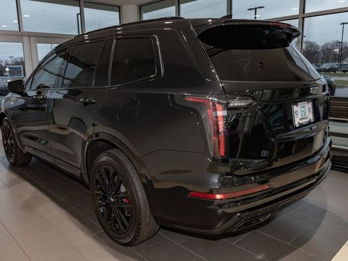 Used 2023 Cadillac XT6 Sport w/ LPO, ONYX Package image 4