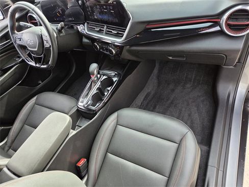 Certified 2024 Chevrolet Trax RS w/ Sunroof Package image 16