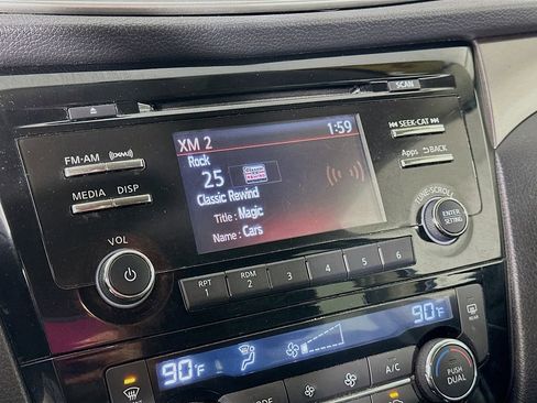 Used 2015 Nissan Rogue SV image 21