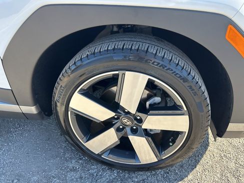 Used 2025 Hyundai Santa Fe Limited image 4