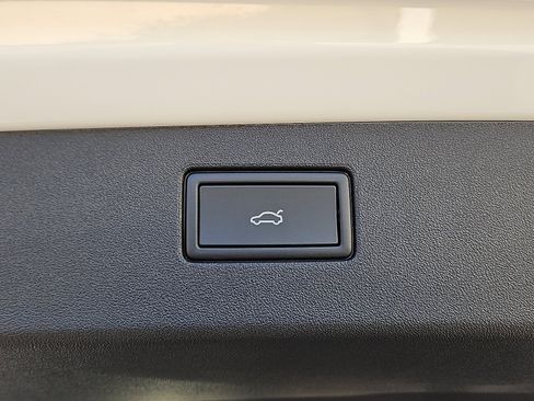 New 2026 Volkswagen Tiguan SE image 7