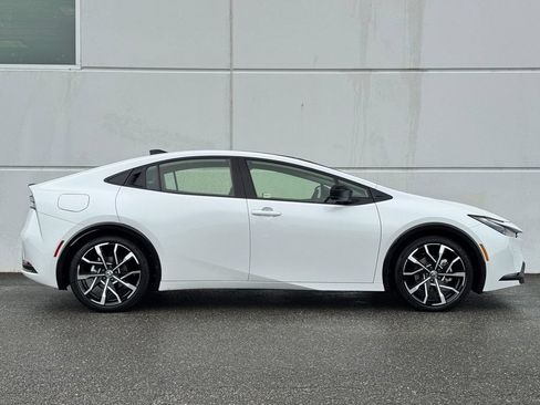 Certified 2024 Toyota Prius Prime FWD image 8