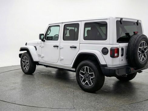 Used 2025 Jeep Wrangler Sahara image 6