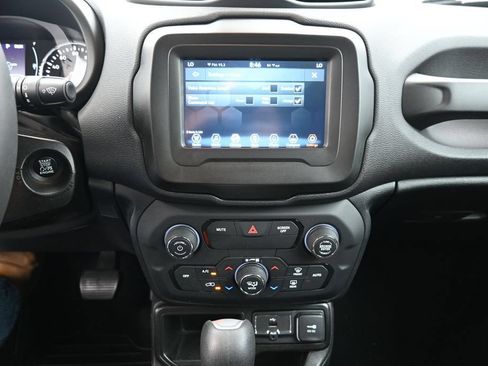 Used 2020 Jeep Renegade Latitude FWD image 12