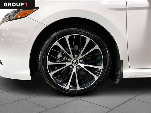 Certified 2019 Toyota Camry SE image 10
