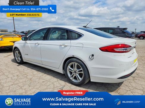 Used 2018 Ford Fusion SE w/ Equipment Group 602A FWD image 3