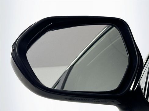 Used 2025 Toyota Corolla LE FWD image 5