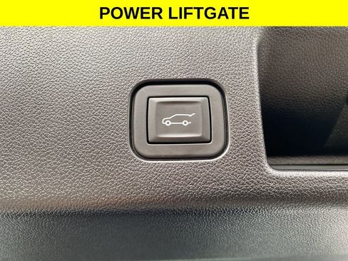 Used 2025 Chevrolet Equinox EV LT w/ Convenience Package image 17