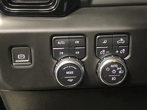 Used 2024 GMC Sierra 2500 AT4 w/ AT4 Premium Plus Package image 27