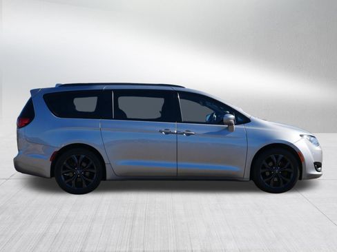 Used 2020 Chrysler Pacifica Touring-L Plus FWD image 8