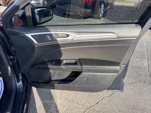 Used 2020 Ford Fusion SE AWD/4WD image 30