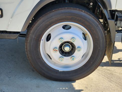 New 2025 Chevrolet Low Cab Forward image 15