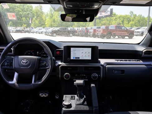 Used 2025 Toyota Tacoma TRD Sport AWD/4WD image 18