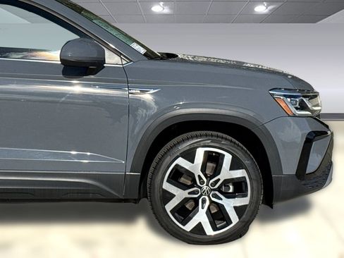 Used 2022 Volkswagen Taos SEL image 35