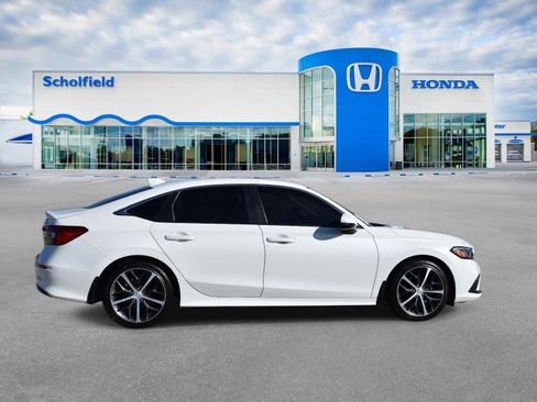 Used 2024 Honda Civic Touring image 2