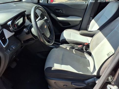 Used 2019 Chevrolet Trax LS FWD image 11