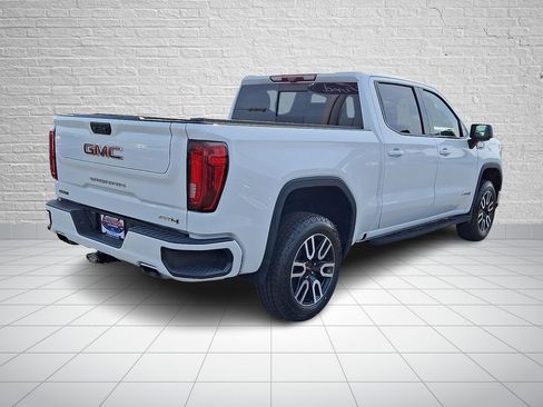 Used 2022 GMC Sierra 1500 AT4 w/ Technology Package AWD/4WD image 4