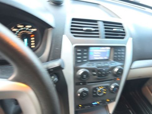 Used 2014 Ford Explorer Base image 4