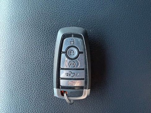 Used 2022 Ford F250 Lariat w/ Lariat Ultimate Package AWD/4WD image 31