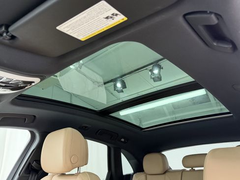 Certified 2025 Porsche Macan image 31