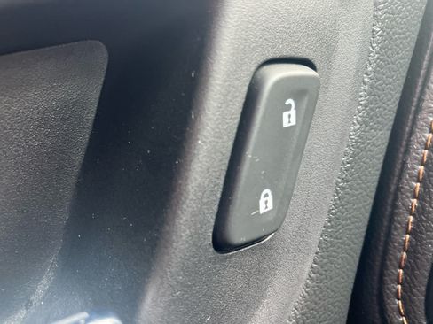 Used 2021 GMC Canyon AT4 w/ Driver Alert Package AWD/4WD image 12