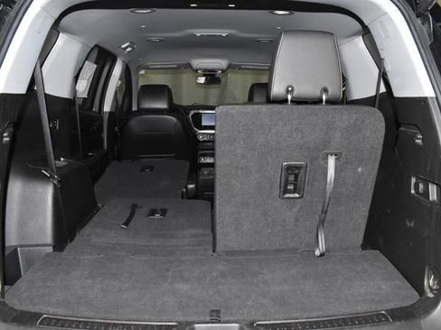 Used 2023 GMC Acadia SLT image 32