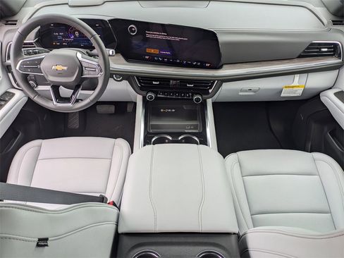 New 2025 Chevrolet Suburban Premier image 23