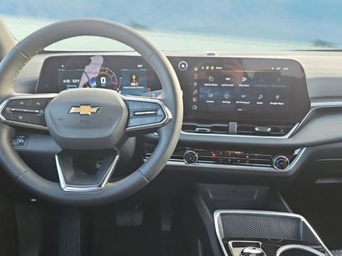 Used 2026 Chevrolet Equinox LT image 9