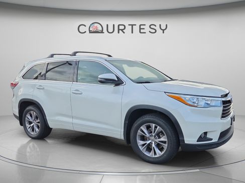 Used 2015 Toyota Highlander XLE AWD/4WD image 5