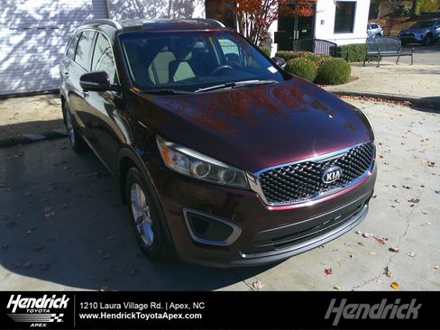 Used 2016 Kia Sorento LX image 1