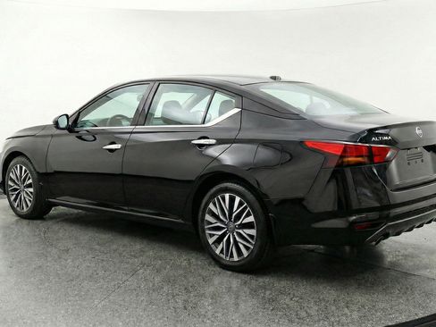 Used 2025 Nissan Altima 2.5 SV image 6