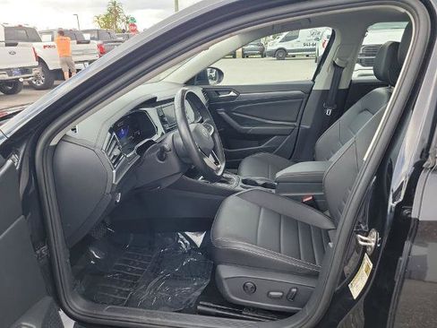 Used 2024 Volkswagen Jetta SE FWD image 18