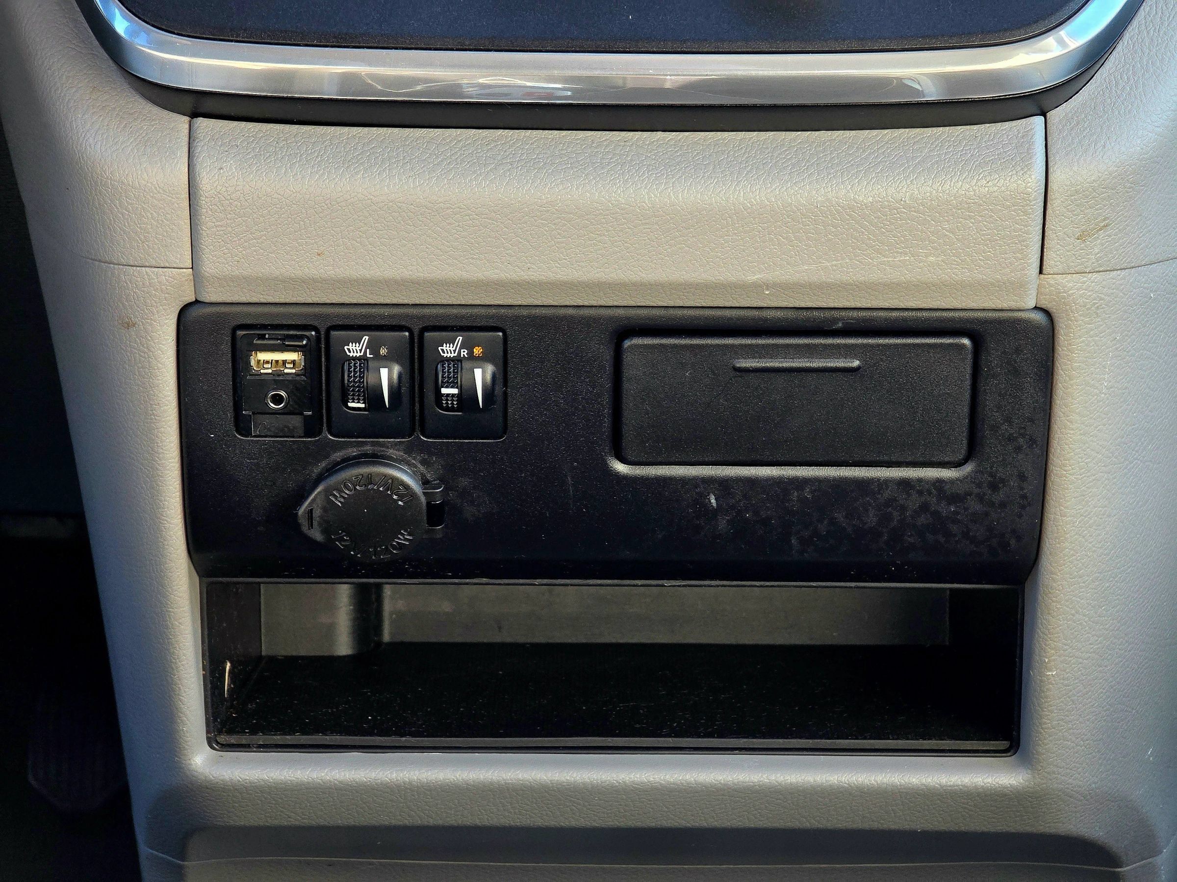 Used 2017 Toyota Sienna XLE w/ XLE Navigation Package FWD image 34