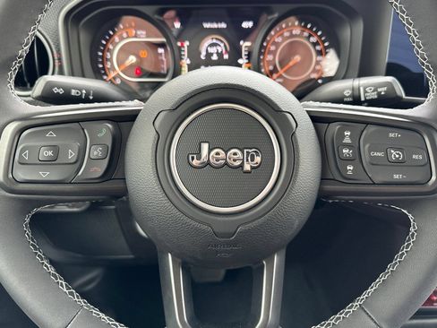 Used 2025 Jeep Gladiator Rubicon AWD/4WD image 23