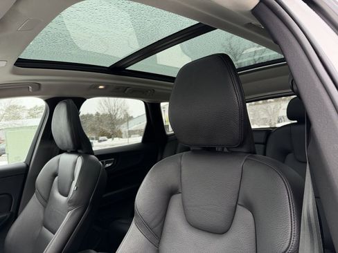 Used 2023 Volvo XC60 B5 Plus image 21