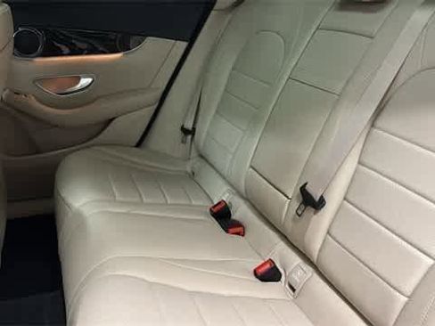 Used 2021 Mercedes-Benz GLC 300 4MATIC image 31